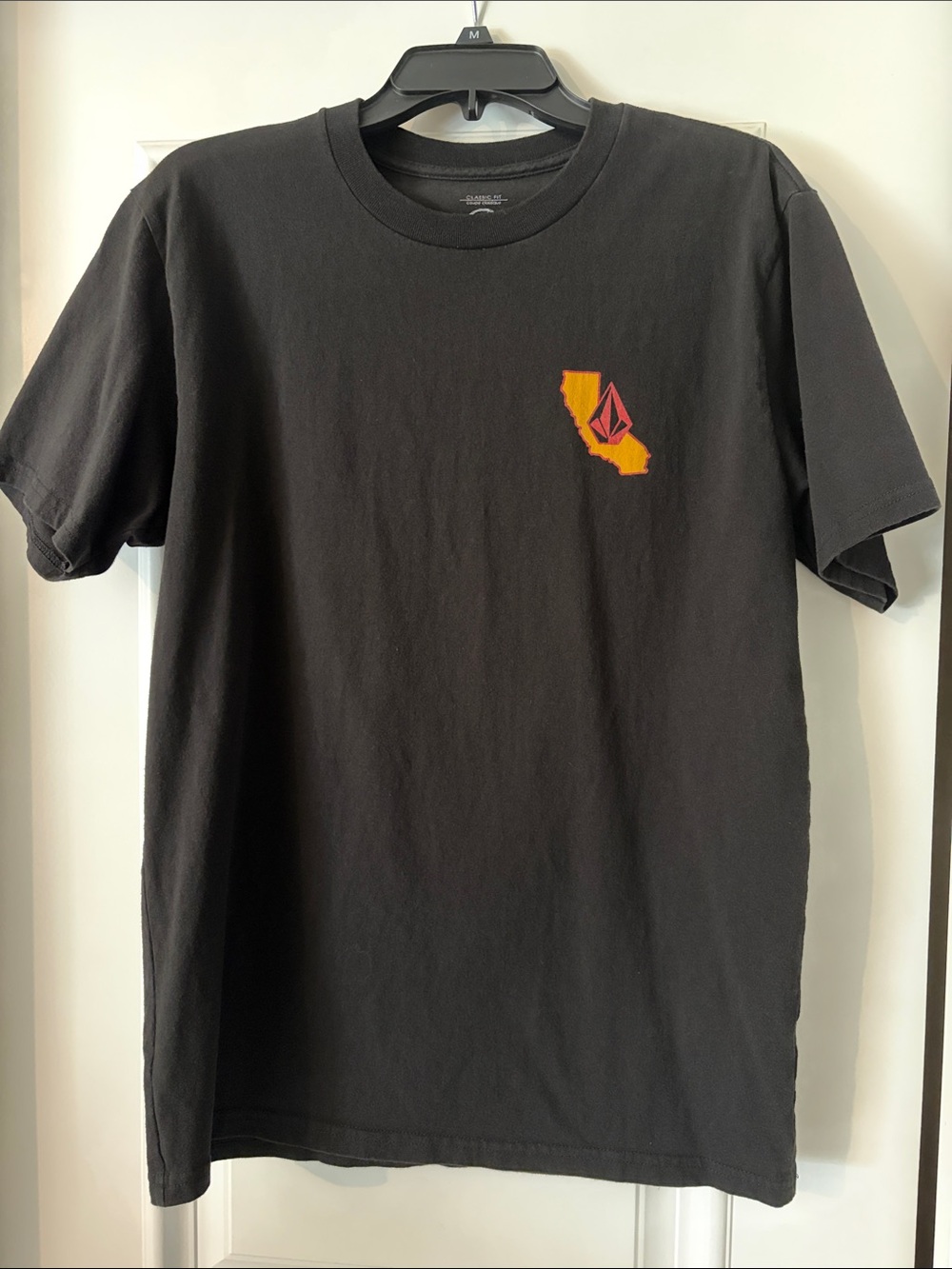 Volcom Men’s Black Tee with orange/red California graphics size M like new